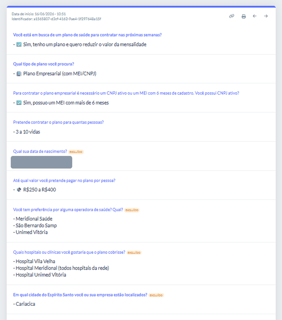 Resumo das respostas de um lead qualificado, com dados pessoais tarjados